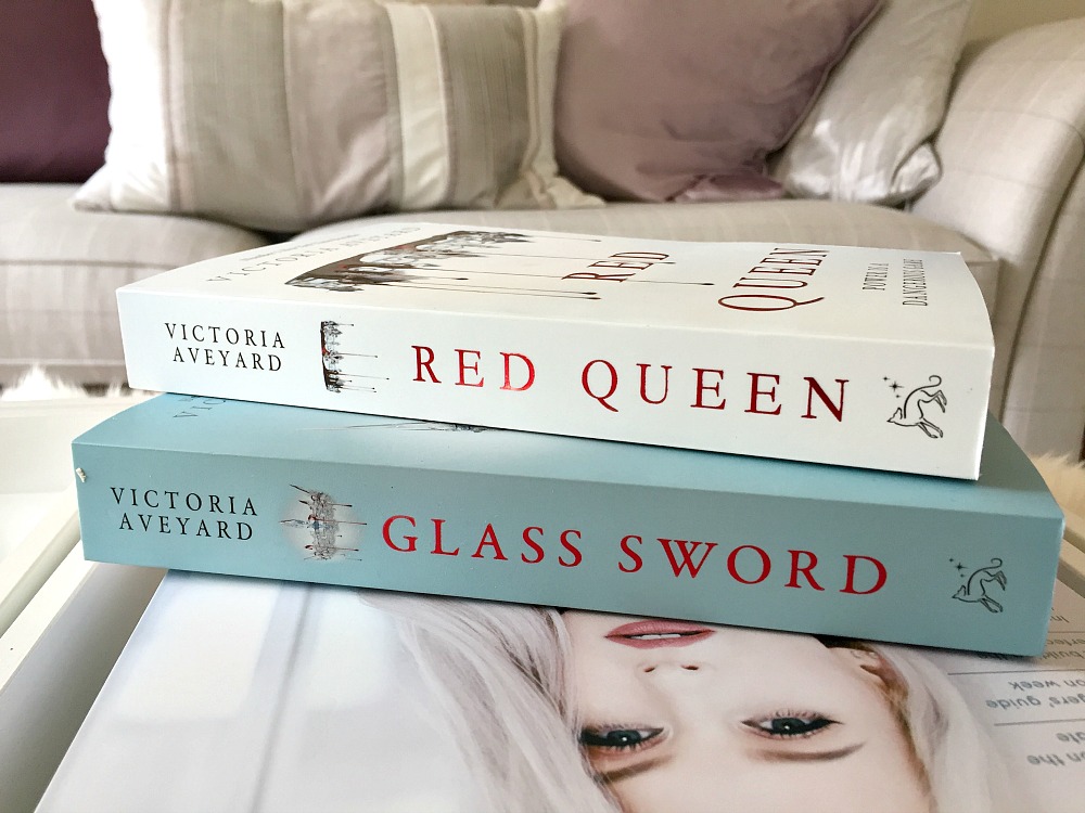 What I am reading this week Victoria Aveyard Glass Sword and Red Queen