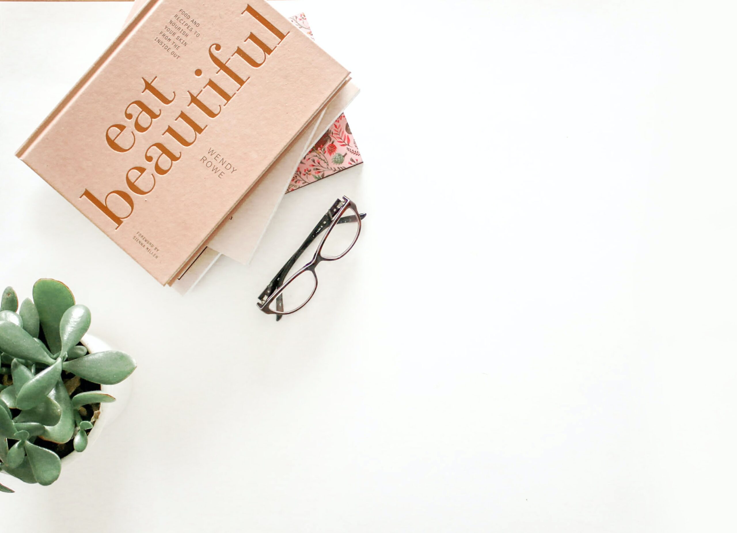 3 Casual Eyeglasses That You Need to Complete Your Look