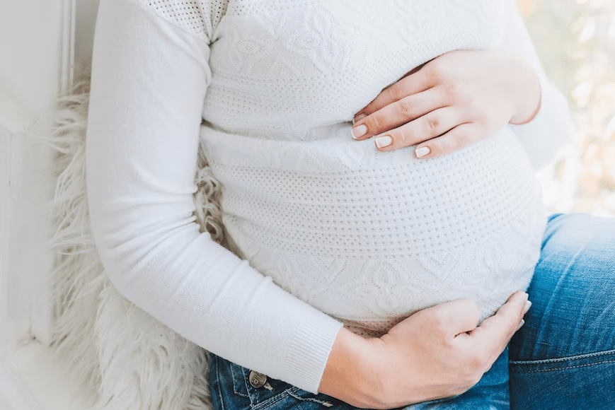 5 Essential Maternity Clothing Items