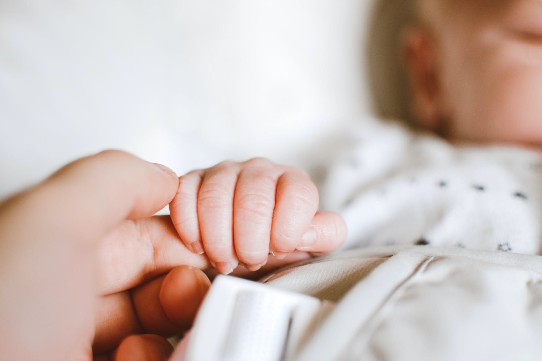 From Sleepless Nights to Restful Bliss: How a Baby Sleep Course Can Help