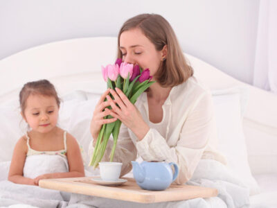 How to Plan a Cozy Mother’s Day Breakfast in Bed 